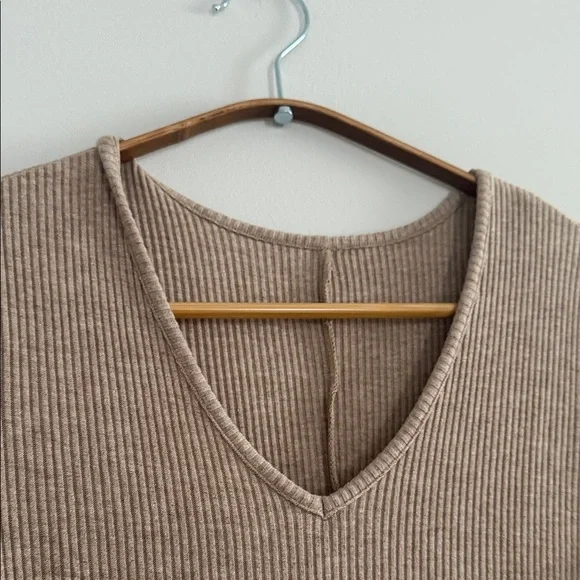 Quiet Luxury Tan Long Sleeve Knit Maxi Dress - Picture 7 of 10